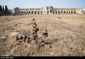 اصفهان، پل خواجو بستر خشک زاینده رود 