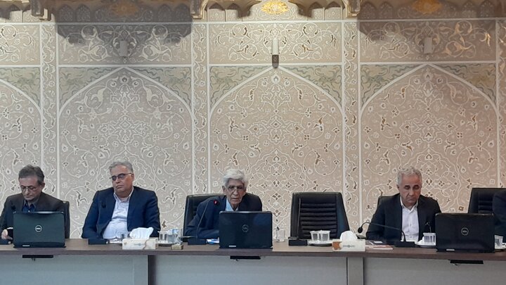 بمب ساعتی در بستر خشک زایندهرود؛ خیزش گردوغبار سمی با چاشنی فلزات سنگین/ کادمیوم ۶ برابر حد مجاز! بمب ساعتی در بستر خشک زایندهرود؛ خیزش گردوغبار سمی با چاشنی فلزات سنگین/ کادمیوم ۶ برابر حد مجاز!